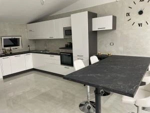 cucina moderna con penisola