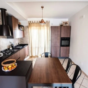 Progettazione di cucine componibili moderne con penisola a Salerno